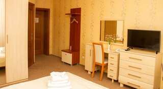Гостиница Ренессанс Зеленоградск Улучшенный двухместный номер с 1 кроватью-11